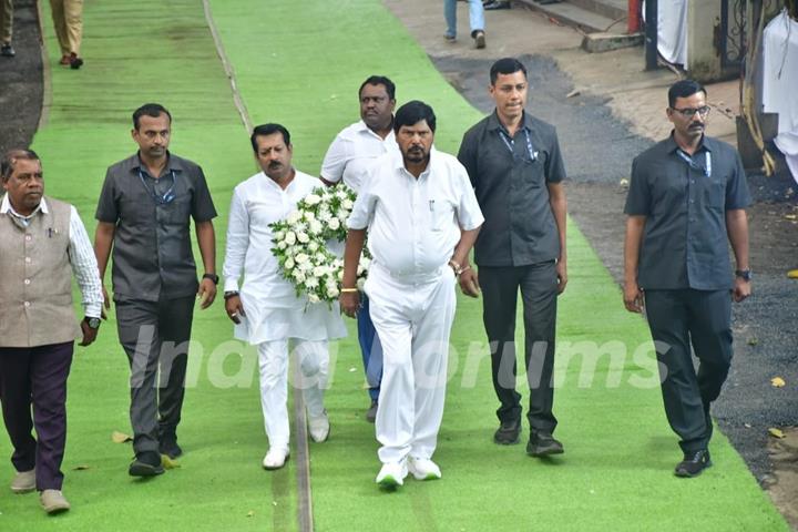 Celebrities snapped at Ratan Tata's Funeral