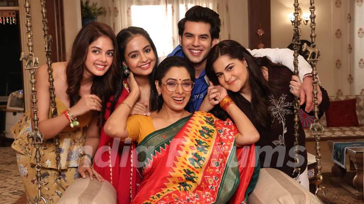 Rupali Ganguly with new cast 