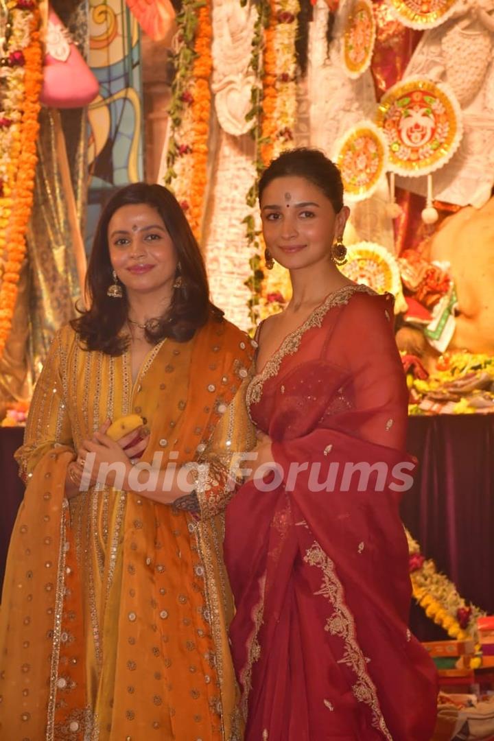 Alia Bhatt and Shaheen Bhatt snapped at Durga Puja Pandal