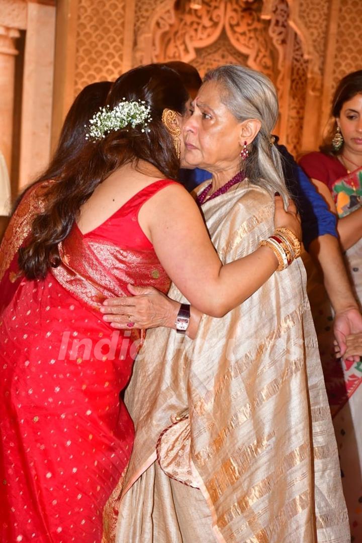 Jaya Bachchan and Rani Mukerji snapped at Durga Puja Pandal