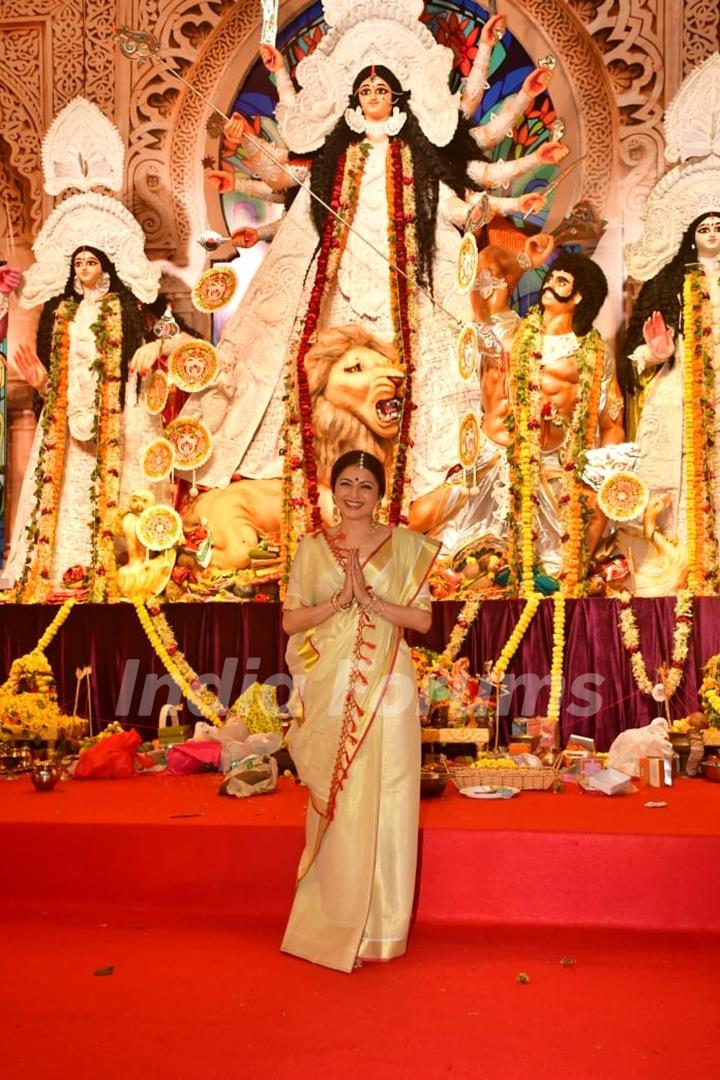 Bhagyashree Patwardhan snapped at Durga Puja Pandal