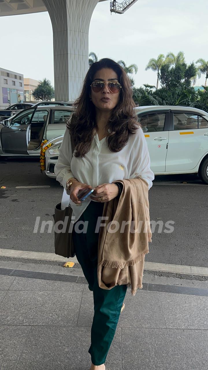 Raveena Tandon snapped at the airport