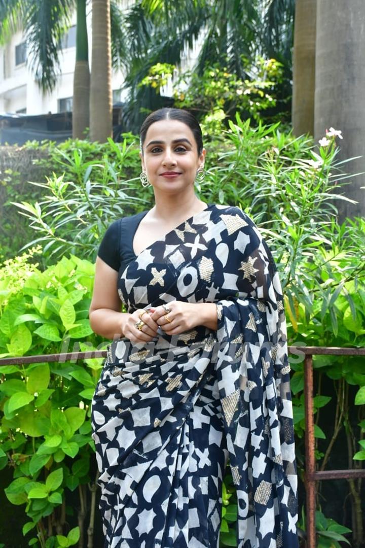 Vidya Balan snapped promoting their upcoming film 'Bhool Bhulaiyaa 3' on the sets of KBC 16