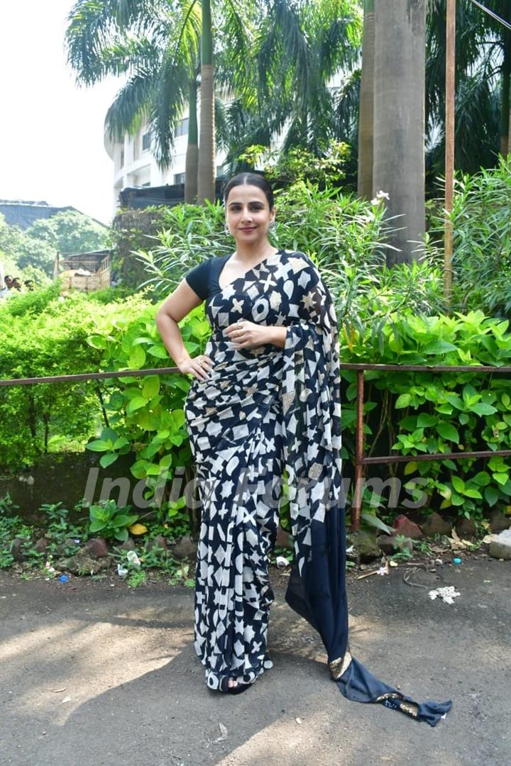 Vidya Balan snapped promoting their upcoming film 'Bhool Bhulaiyaa 3' on the sets of KBC 16