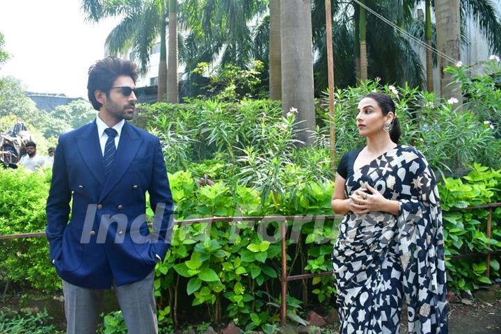 Vidya Balan and Kartik Aaryan snapped promoting their upcoming film 'Bhool Bhulaiyaa 3' on the sets of KBC 16