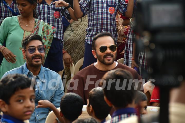 Ajay Devgn and Rohit Shetty attempt the Guinness World Record for the largest Vada Pav delivery at Airport High School & Junior College