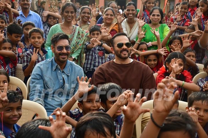 Ajay Devgn and Rohit Shetty attempt the Guinness World Record for the largest Vada Pav delivery at Airport High School & Junior College