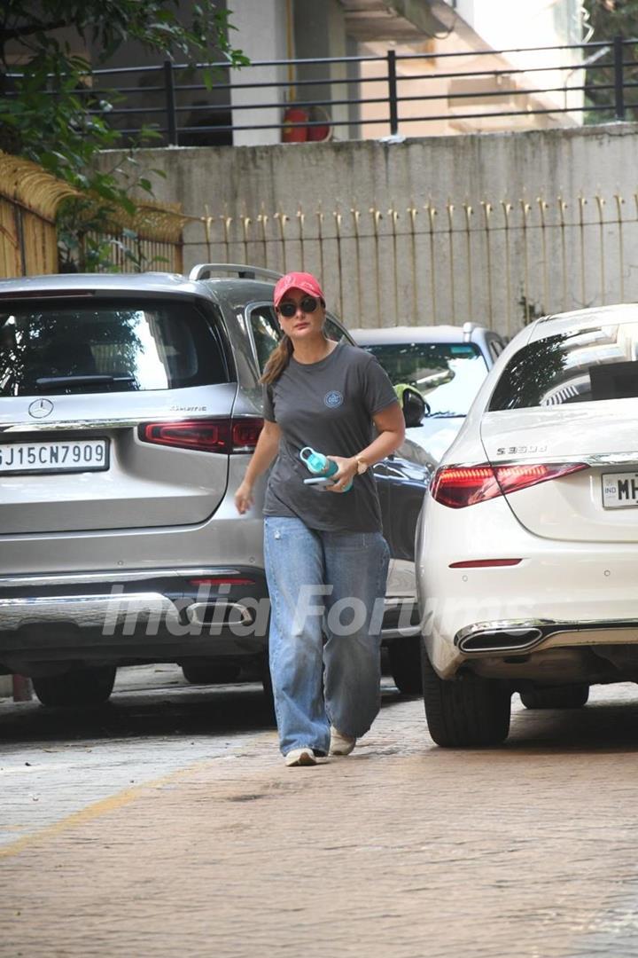 Kareena Kapoor snapped in the city