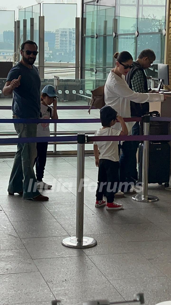 Saif Ali Khan, Kareena Kapoor, Taimur Ali Khan and Jeh Ali Khan  snapped at the airport