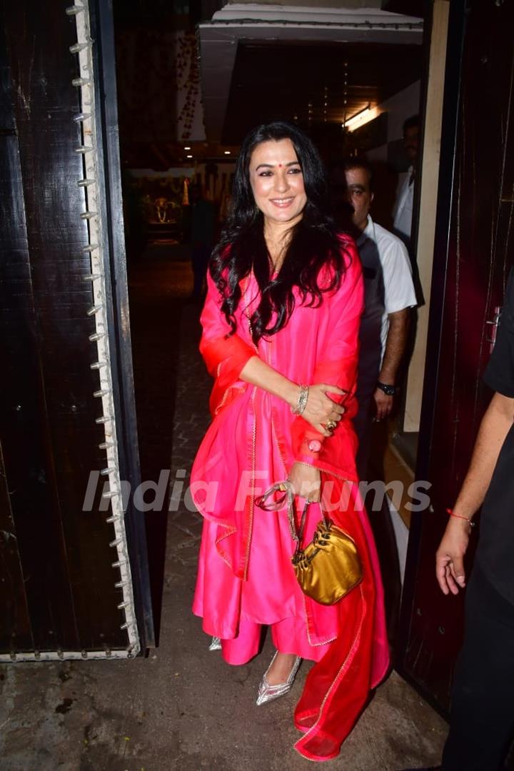 Mini Mathur snapped at Anil Kapoor’s residence for Karwa Chauth