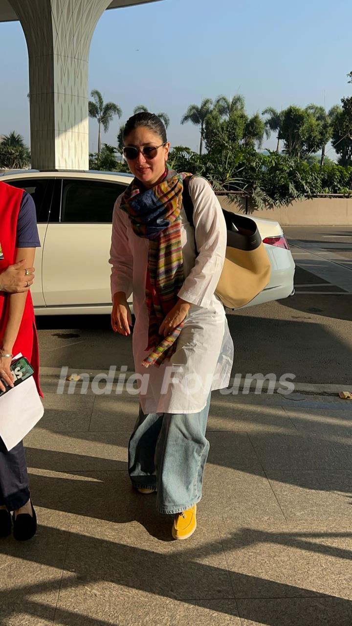 Kareena Kapoor snapped at the airport