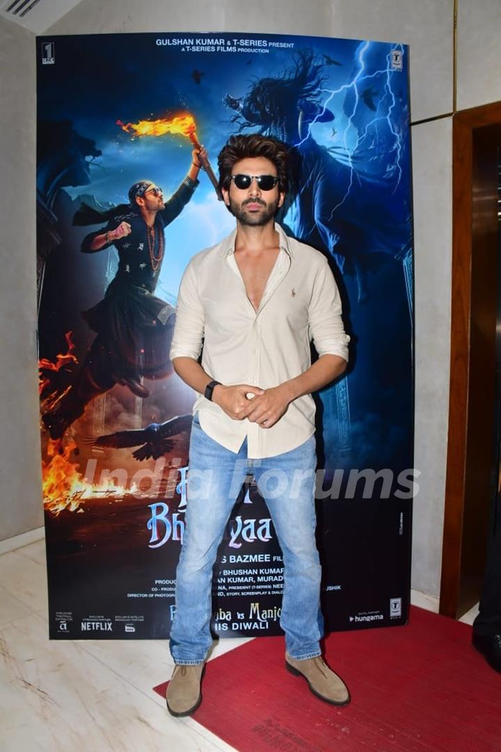 Kartik Aaryan snapped promoting their upcoming film ' Bhool Bhulaiyaa 3' 