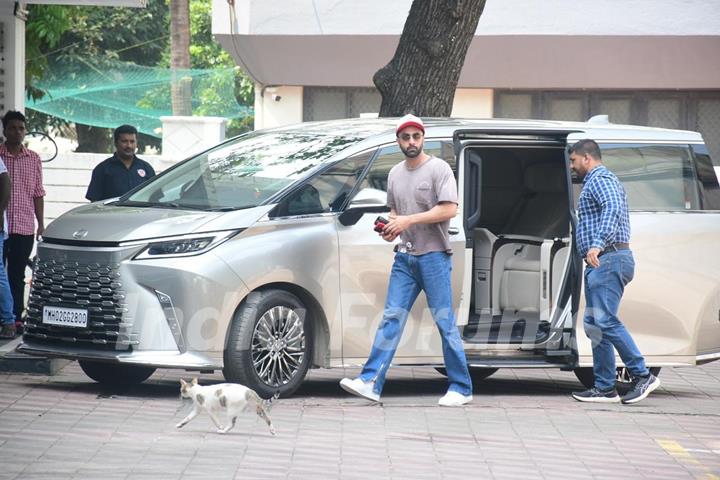 Ranbir Kapoor snapped in the city