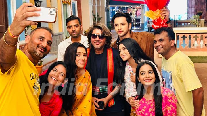 Rupali Ganguly, Rajan Shahi, Shivam Khajuria and Alisha Parveen celebrates Shivam Khajuria's birthday on the set