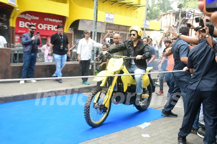 Varun Dhawan snapped promoting his upcoming series 'Citadel: Honey Bunny' at Gaiety Galaxy, Bandra