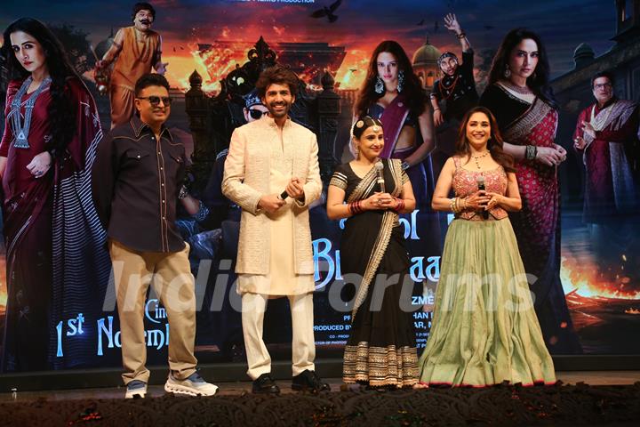 Vidya Balan, Madhuri Dixit, Bhushan Kumar and Kartik Aaryan snapped at the song launch of 'Ami Je Tomar 3.0'