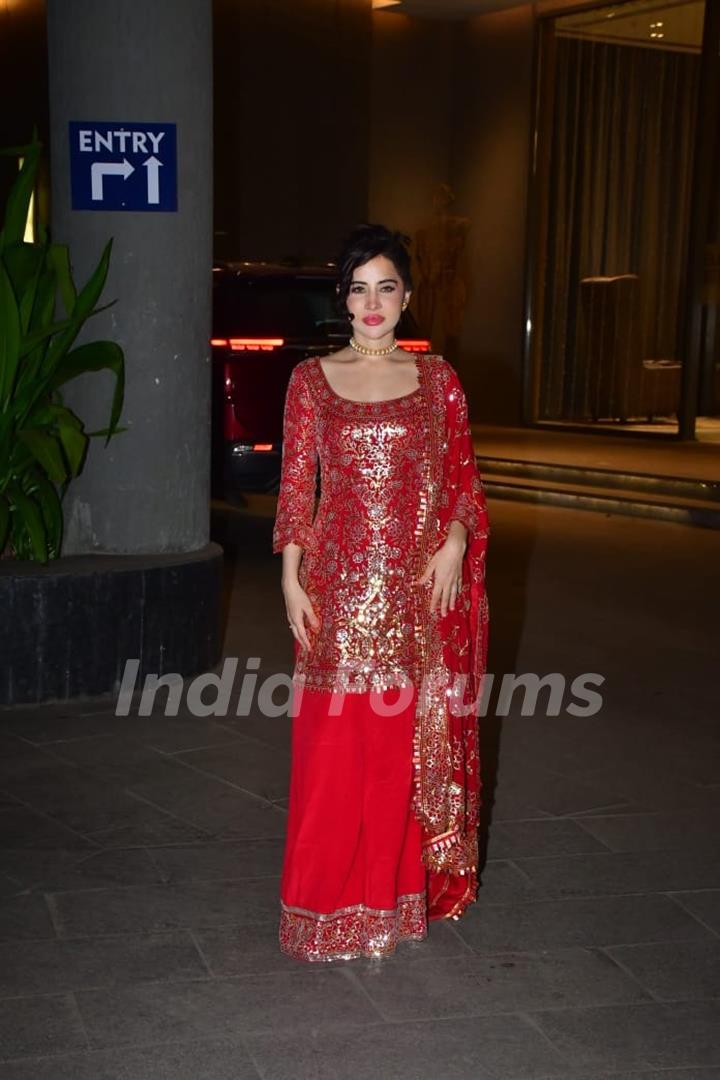 Uorfi Javed snapped attending Abu Jani and Sandeep Khosla’s Diwali party