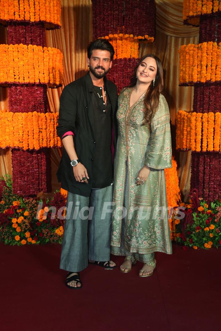 Sonakshi Sinha and Zaheer Iqbal snapped at Ramesh Taurani’s Diwali Bash