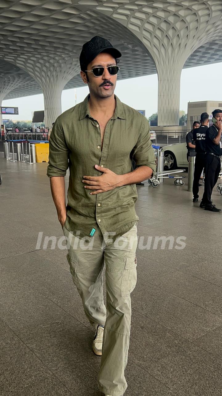 Vicky Kaushal snapped at the airport