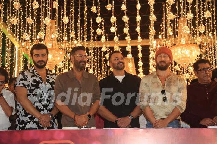 Ajay Devgn, Rohit Shetty, Arjun Kapoor and Tiger Shroff snapped at Shivaji Park Dadar