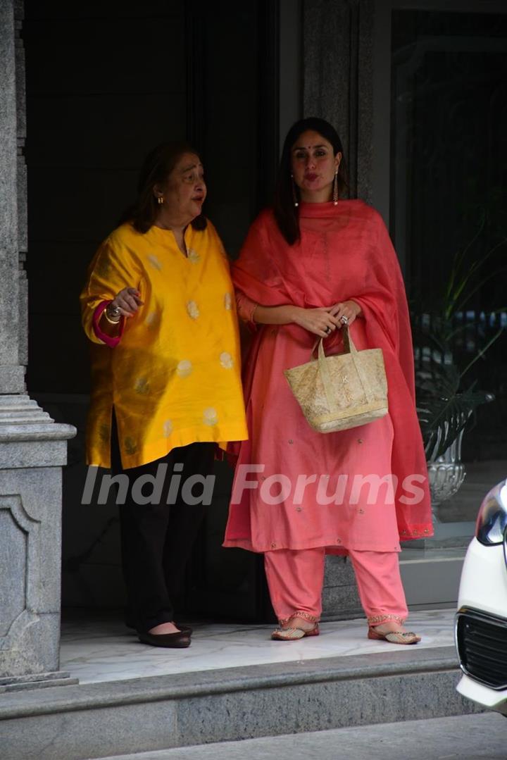 Kareena Kapoor snapped at Randhir Kapoor house 