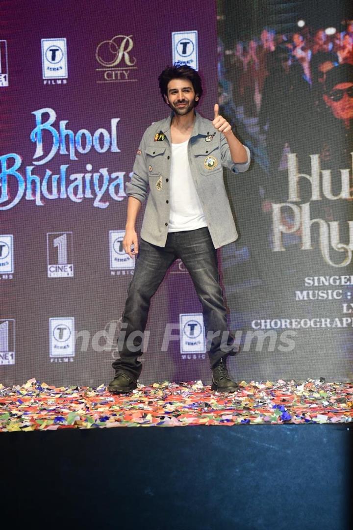 Kartik Aaryan snapped at the song launch of ‘Hukkush Phukkush’ from Bhool Bhulaiyaa 3