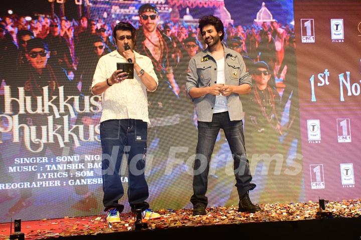 Sonu Nigam and Kartik Aaryan snapped at the song launch of ‘Hukkush Phukkush’ from Bhool Bhulaiyaa 3