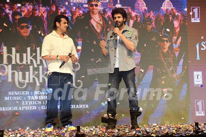 Sonu Nigam and Kartik Aaryan snapped at the song launch of ‘Hukkush Phukkush’ from Bhool Bhulaiyaa 3