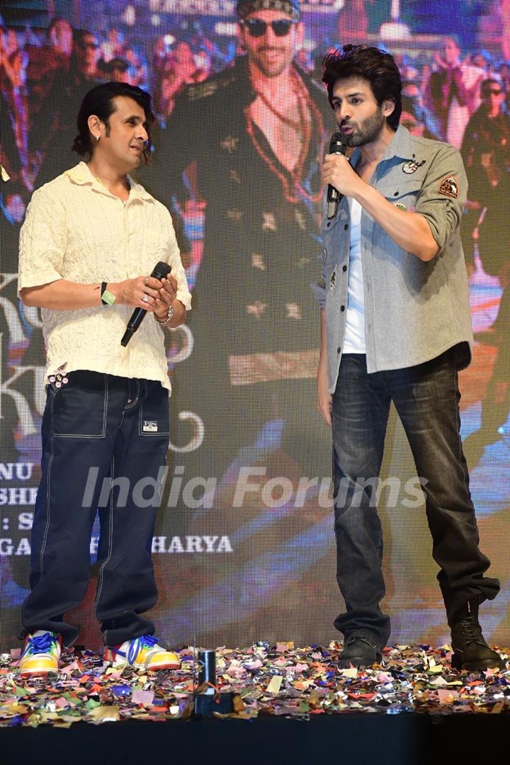 Sonu Nigam and Kartik Aaryan snapped at the song launch of ‘Hukkush Phukkush’ from Bhool Bhulaiyaa 3