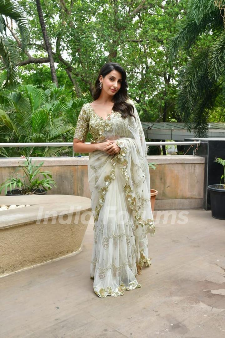 Nora Fatehi snapped promoting their upcoming film 'Matka'