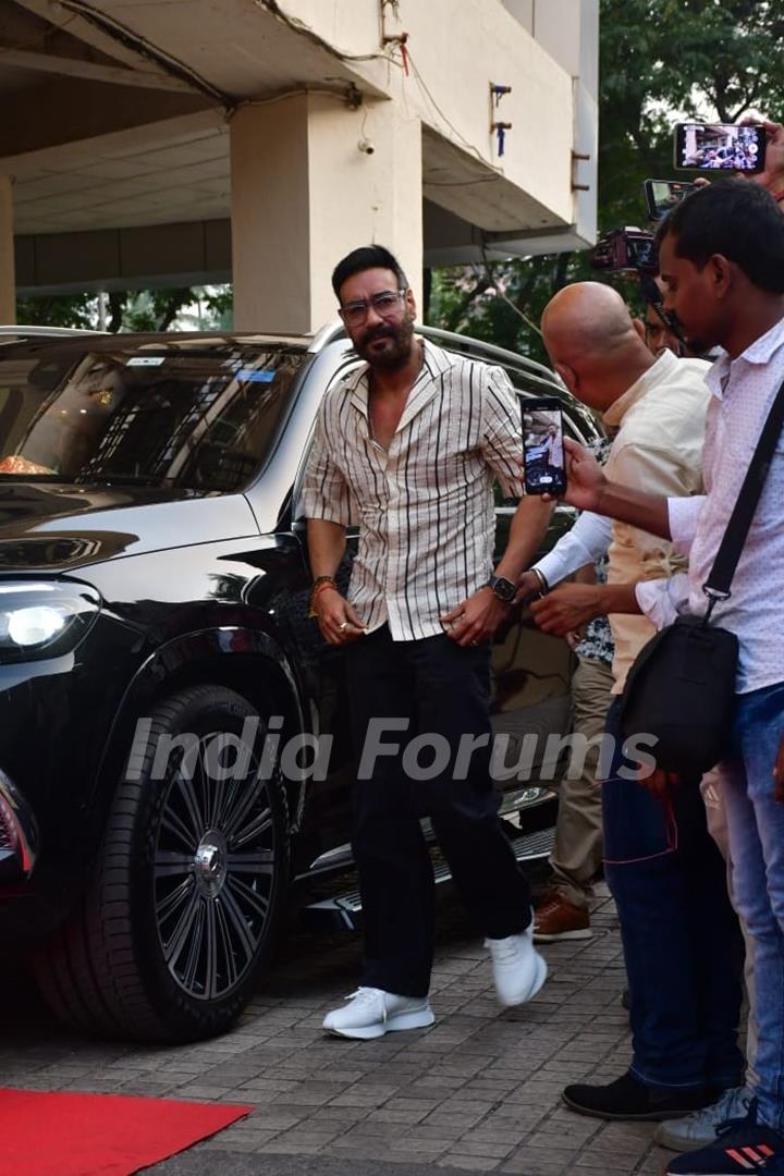 Ajay Devgn grace the special screening of 'Singham Again'