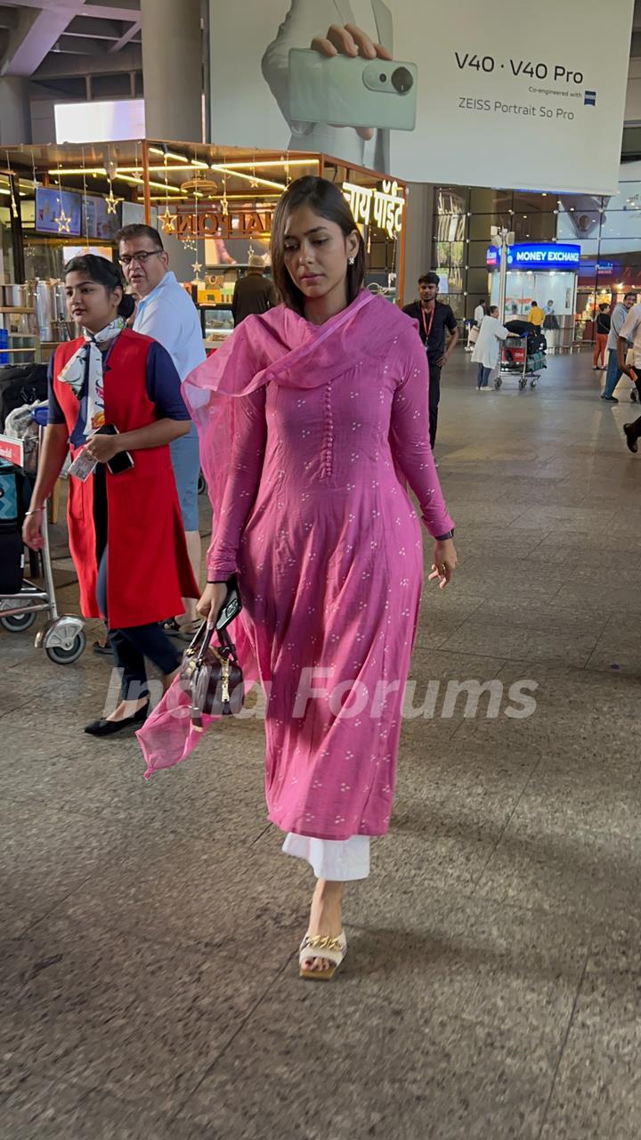 Mrunal Thakur snapped at the airport