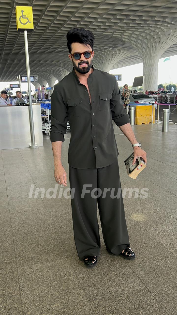 Maniesh Paul snapped at the airport