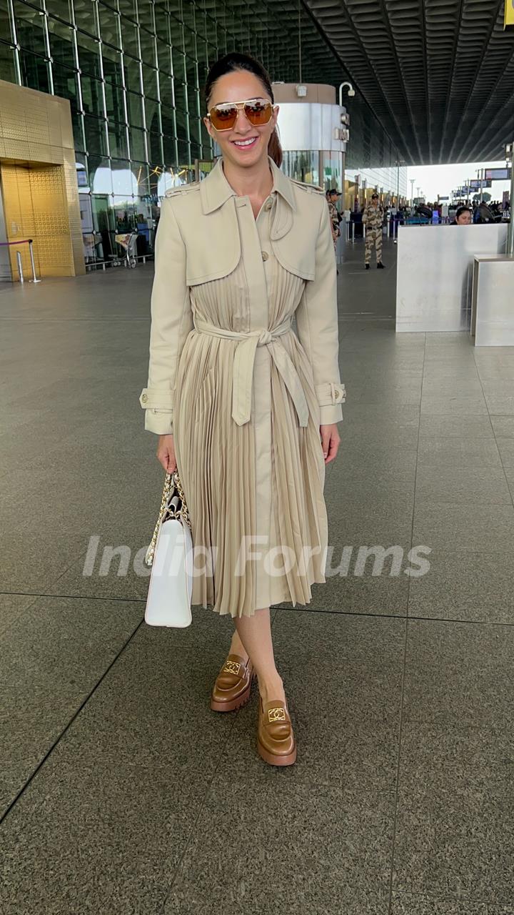 Kiara Advani snapped at the airport