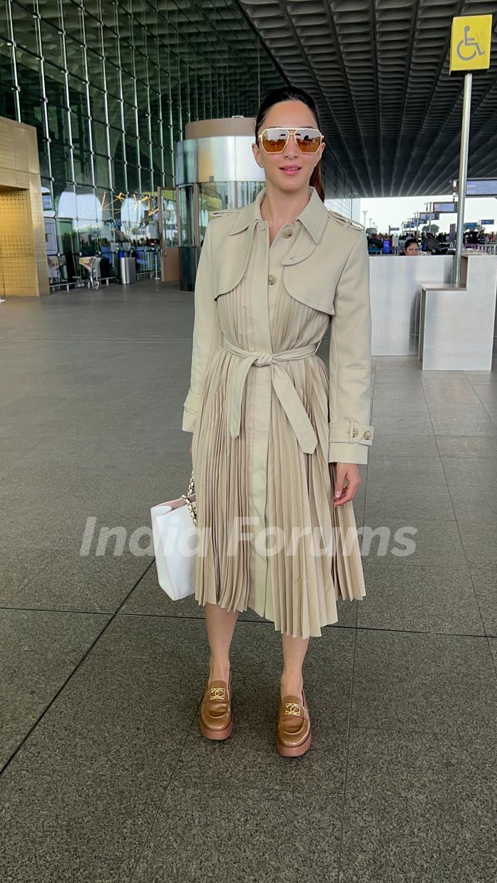 Kiara Advani snapped at the airport