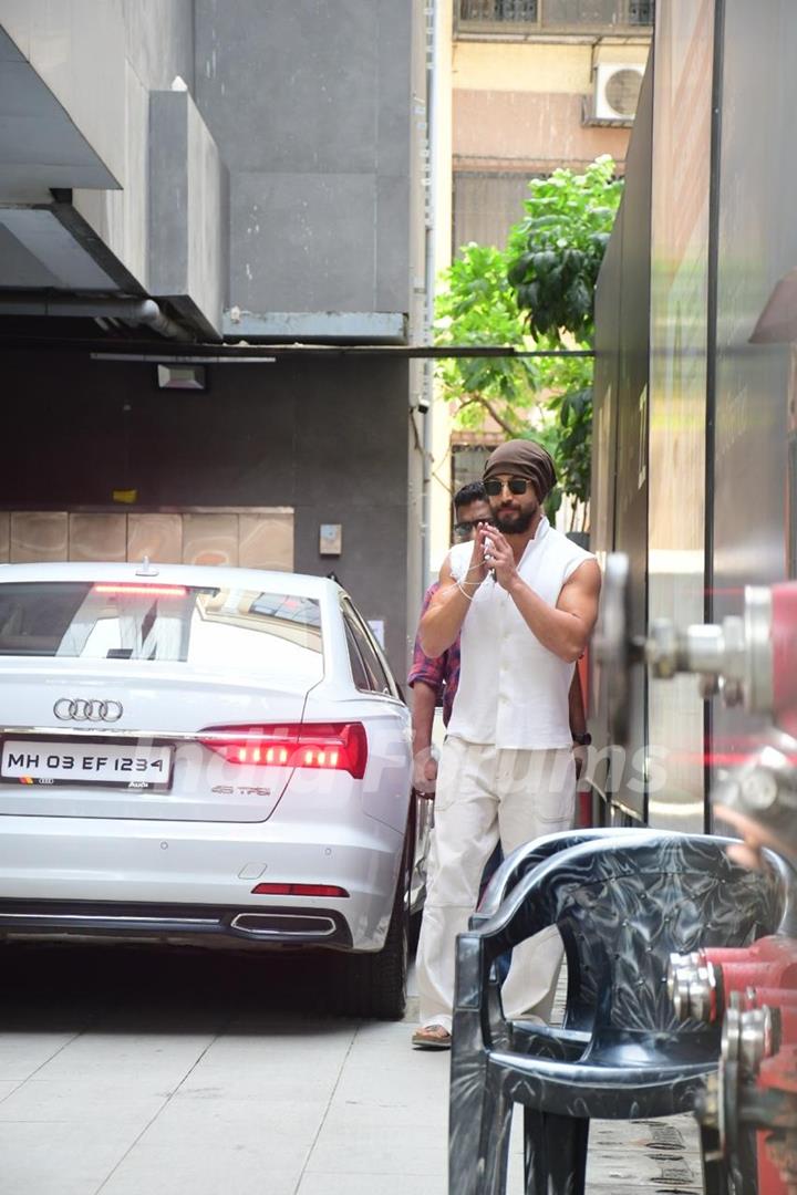 Tiger Shroff snapped in the city