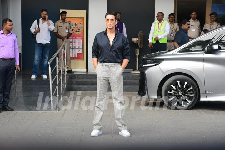 Akshay Kumar snapped at Kalina airport