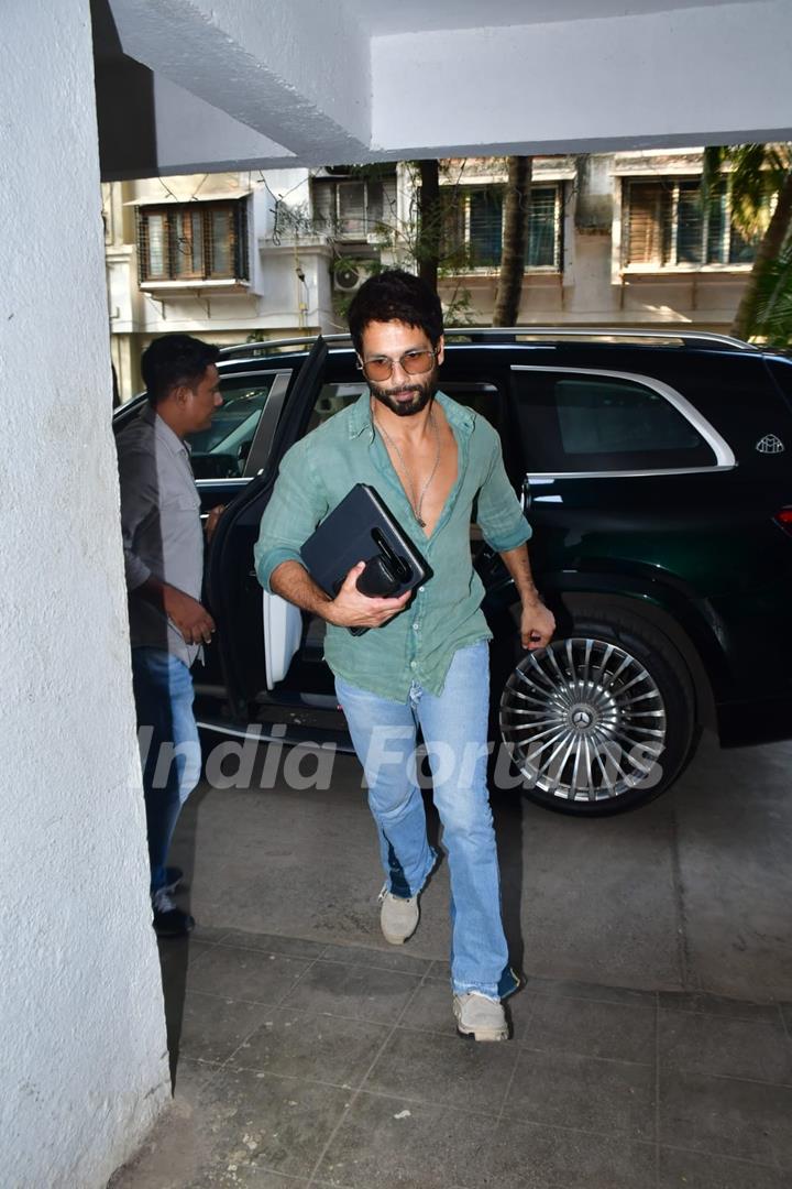 Shahid Kapoor snapped in the city