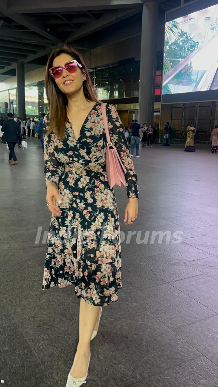 Raashii Khanna snapped at the airport