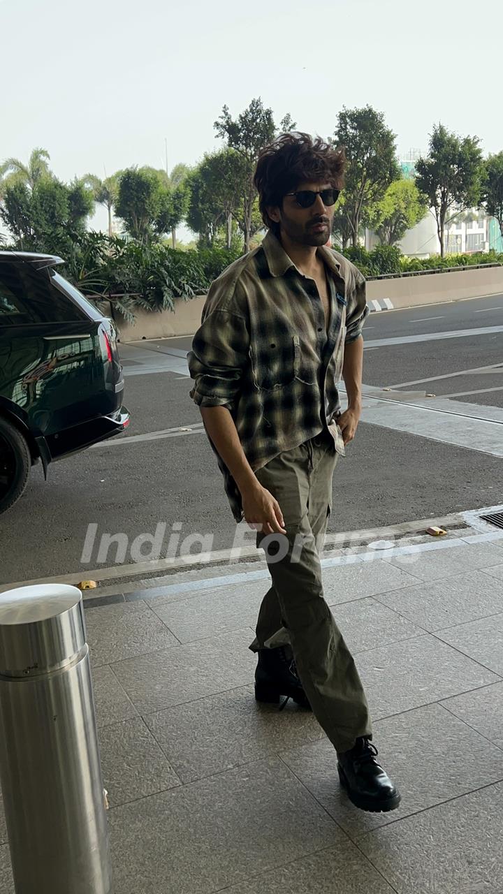 Kartik Aaryan snapped at the airport