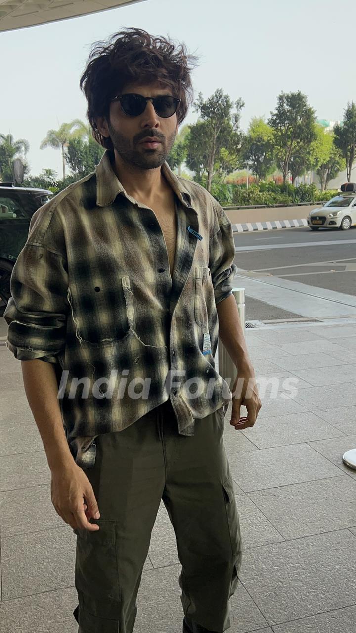 Kartik Aaryan snapped at the airport