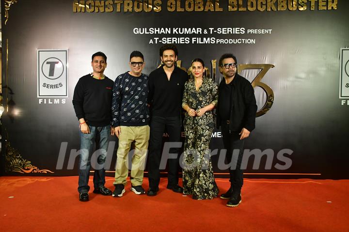 Vidya Balan, Bhushan Kumar, Anees Bazmee and Kartik Aaryan grace the success party of Bhool Bhulaiyaa 3