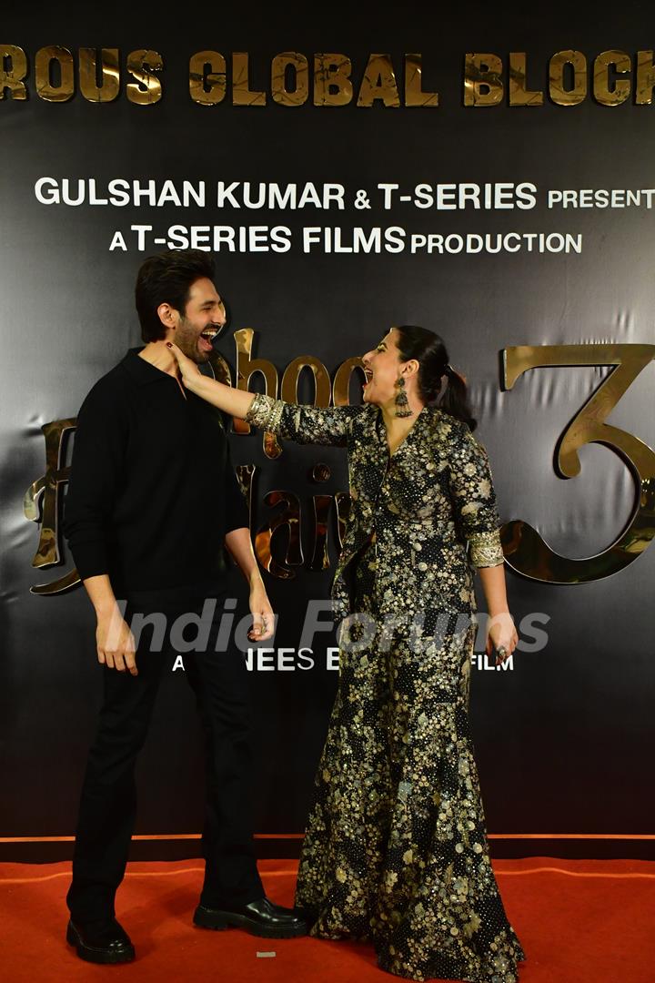 Vidya Balan and Kartik Aaryan grace the success party of Bhool Bhulaiyaa 3