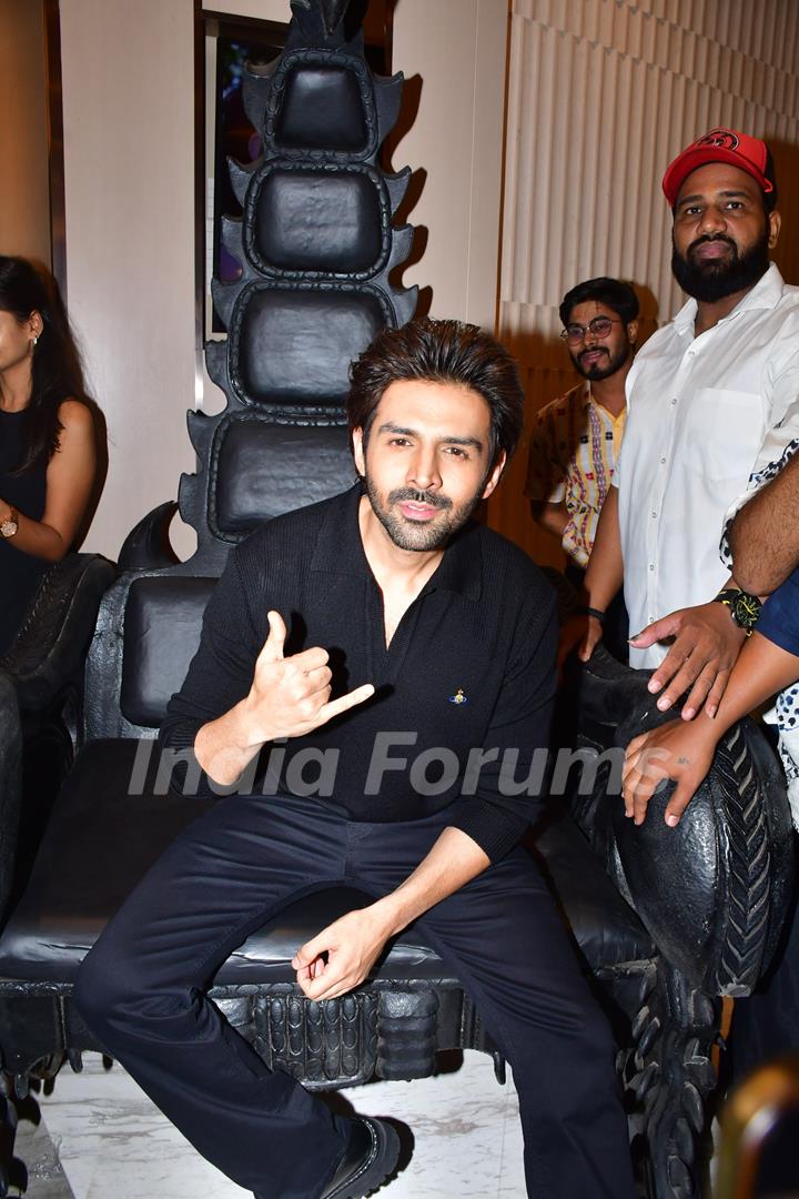 Kartik Aaryan grace the success party of Bhool Bhulaiyaa 3