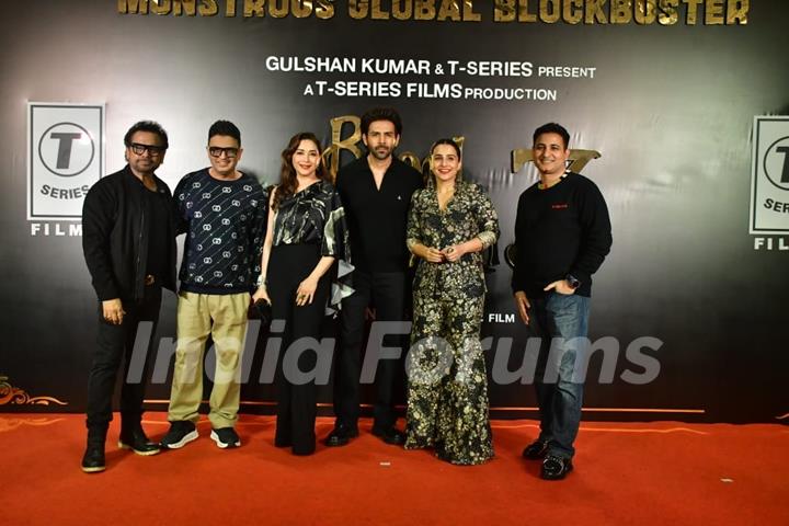 Vidya Balan, Madhuri Dixit, Bhushan Kumar, Anees Bazmee and Kartik Aaryan grace the success party of Bhool Bhulaiyaa 3