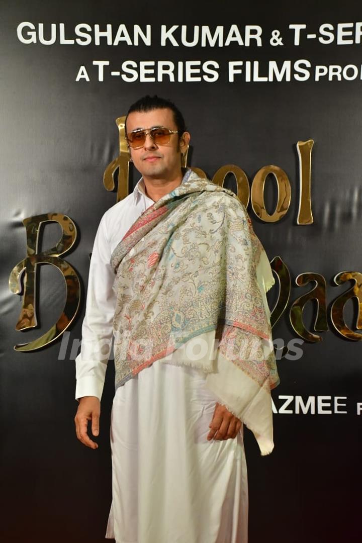 Sonu Nigam grace the success party of Bhool Bhulaiyaa 3