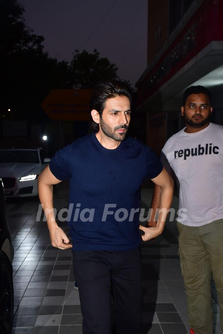 Kartik Aaryan snapped in the city