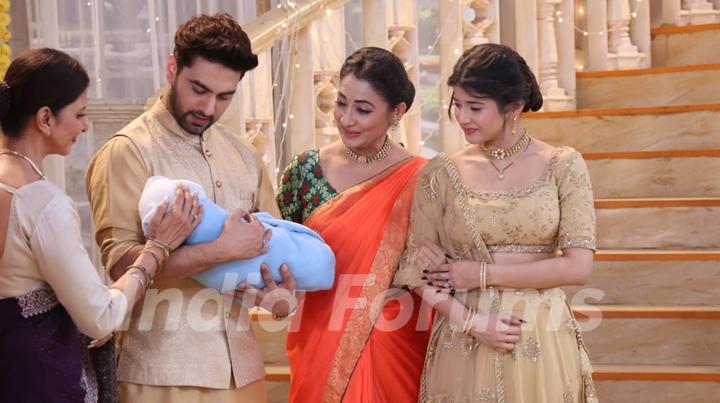 Shruti Ulfat, Anita Raaj, Rohit Purohit and Samridhii Shukla BTS Photos of Abhira and Armaan’s selfless proposal to co-parent