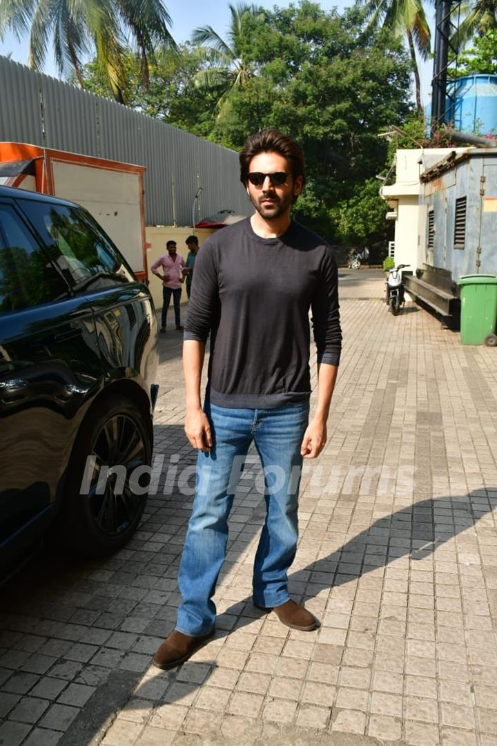 Kartik Aaryan snapped in the city