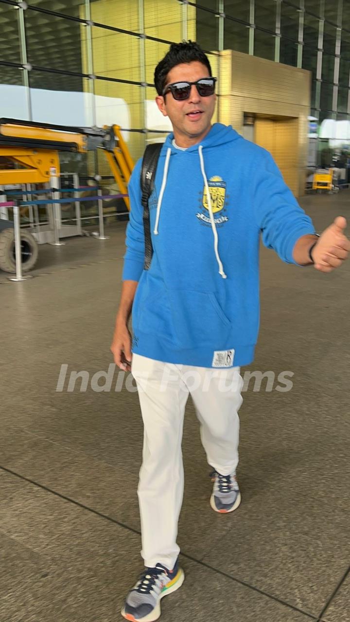 Farhan Akhtar snapped at the Mumbai airport 